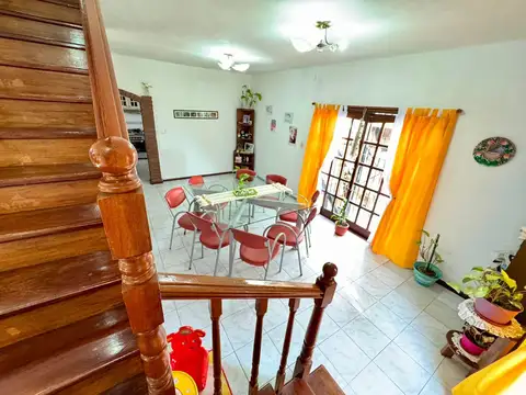 Casa en Venta con 4 cocheras