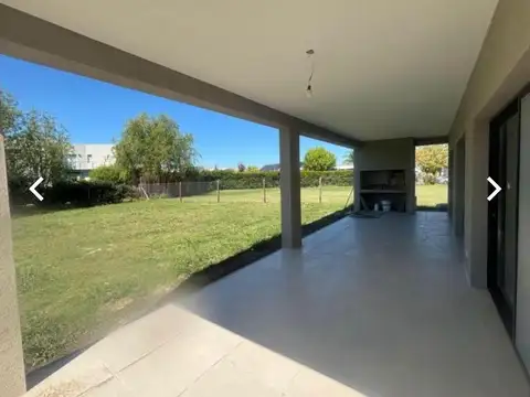 Casa en Venta en El Cantón - Barrio Golf, USD 280.000