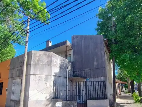 CASA EN VENTA 4 DORMITORIOS BARRIO SALADILLO