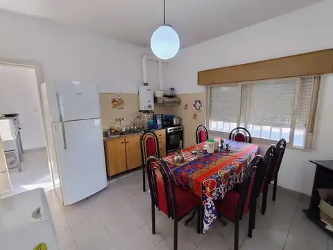 CASA EN VENTA 4 DORMITORIOS BARRIO SALADILLO