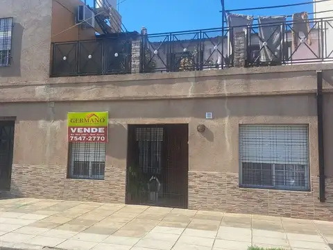 Casa 3 ambientes en 2 plantas a 5 cuadras de Plaza San Justo