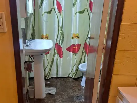 Casa 3 ambientes en 2 plantas a 5 cuadras de Plaza San Justo