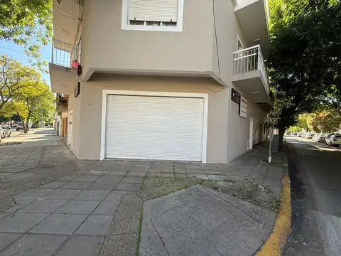 LOCAL EN ESQUINA DE 90 M2.
