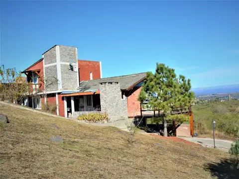 Casa 6 ambientes con 4 baños