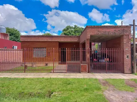 APTO CREDITO Casa con 2 dormitorios y parque