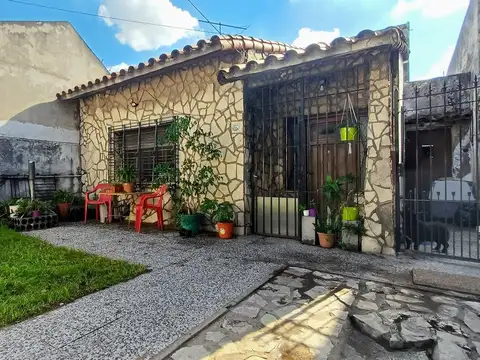 Casa 4 ambientes con 1 baño