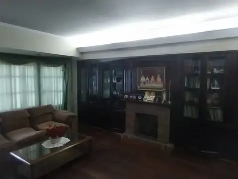 Casa 6 ambientes con 2 baños