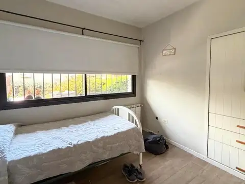 Casa en venta Bella Vista Barrio con Porton en una planta