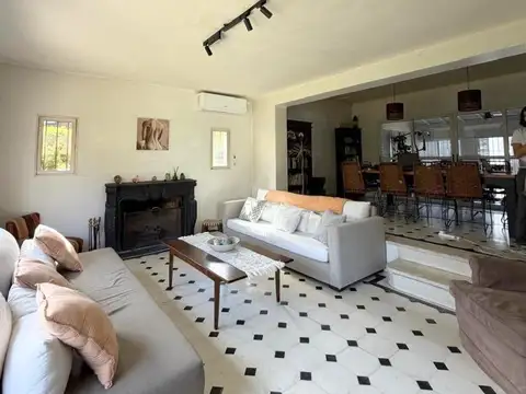 Casa 5 ambientes con 3 baños
