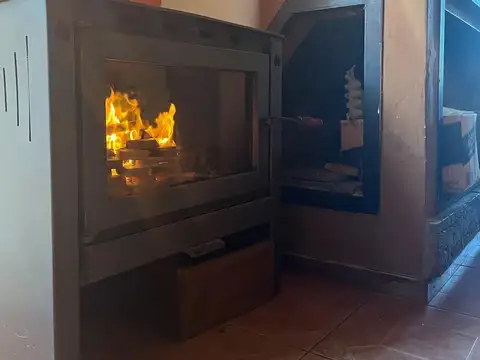 Casa 4 ambientes con 2 baños