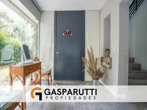 Casa 5 ambientes con 4 baños