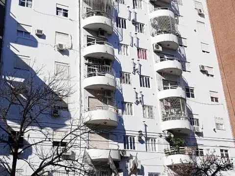 3 Amb Luminoso Frente Aire y luz Balcon Piso alto 2 Bños