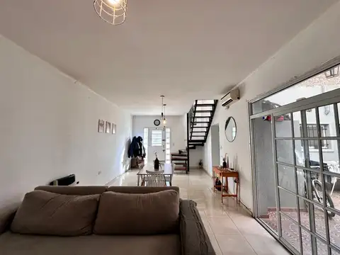 Depto Tipo Casa 5 ambientes con 2 baños