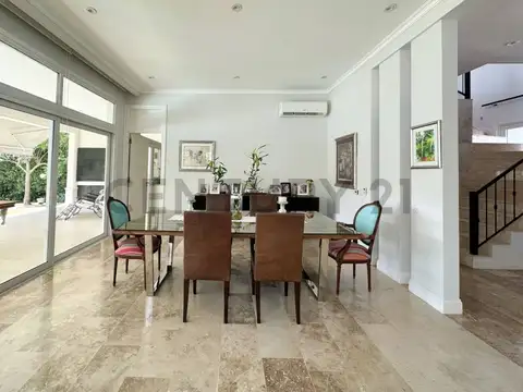 Casa 7 ambientes con 4 baños