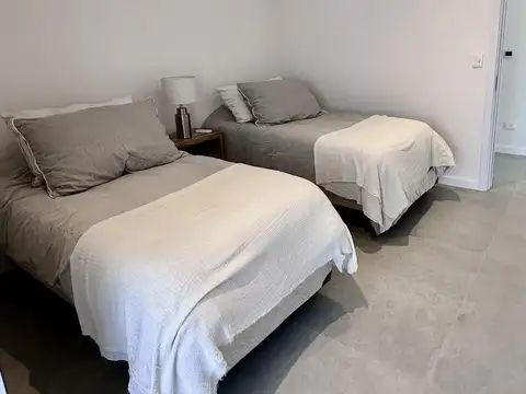 Casa en Venta con 4 cocheras