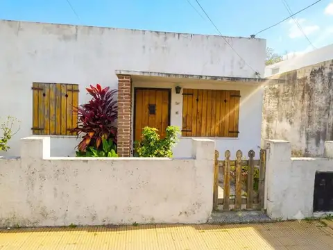 CASA LOTE PROPIO A RECICLAR