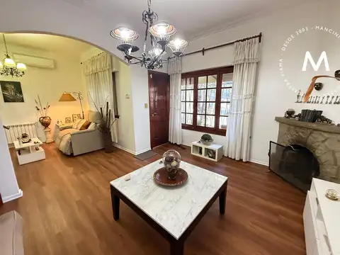 Casa en Venta con 3 cocheras