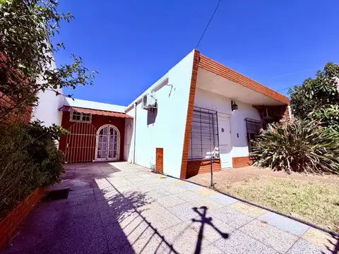 Casa de 5 ambientes en Venta en Quilmes c/ pileta