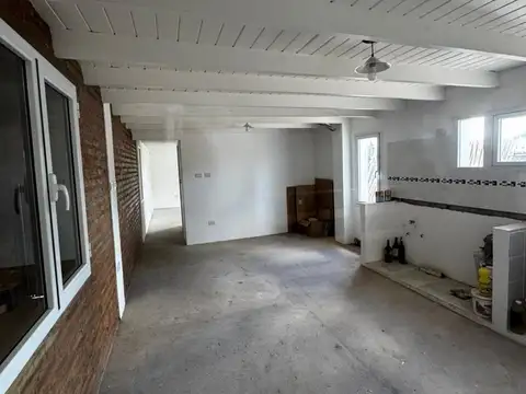 Galpónes  Av: Santiago Marzo 2605.Santa Rosa