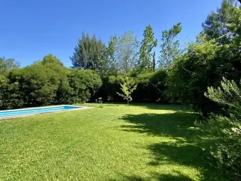 Casa en Venta con 2 cocheras