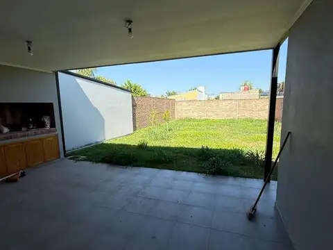 Casa 7 ambientes con 2 baños