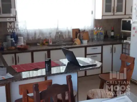 Casa 4 ambientes con 2 baños