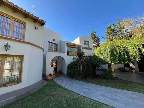Casa en venta en semi privado de Chacras