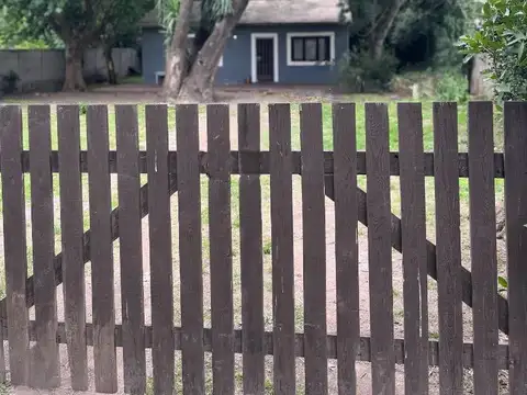 Casa sobre amplio lote