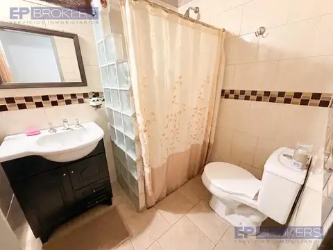 Casa en Venta con 4 cocheras