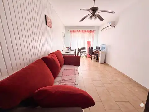 Casa en venta en CASTELAR 4 ambientes con 4 cocheras