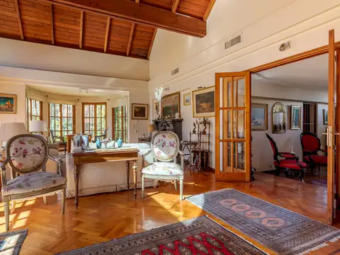 Casa 7 ambientes con 4 baños