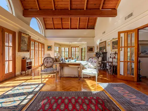 Casa en Venta con 2 cocheras