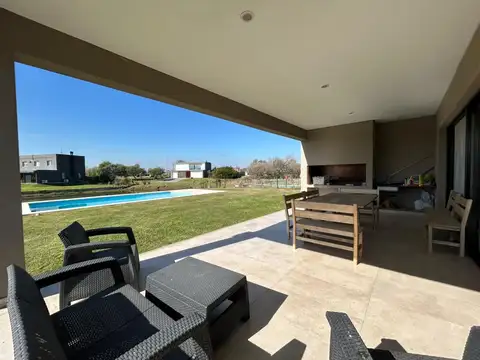 Casa en El Canton - Norte a la laguna OPORTUNIDAD ORIENTACION NORESTE