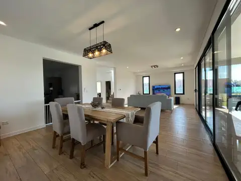 Casa en Alquiler de 4 dormitorios