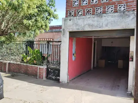 LOTE CON CASA PASO DEL REY