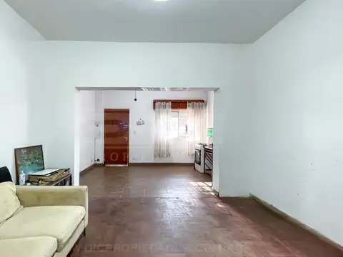 Casa 6 ambientes con 2 baños
