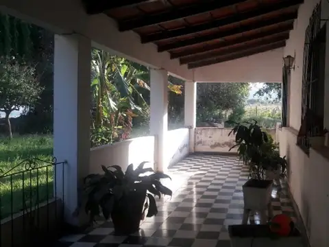 VENDO EXCELENTE CAMPO CON INSTALACIONES VARIAS Y SALA
