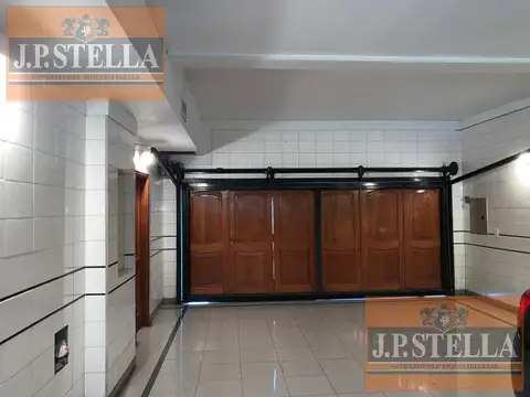 Casa en Venta con 4 cocheras