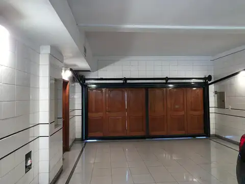 Casa en Venta con 4 cocheras