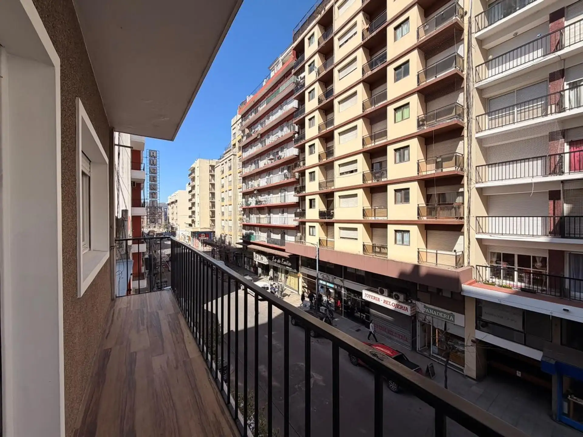 Venta Depto de 3 ambientes reciclado, al Frente con Balcon