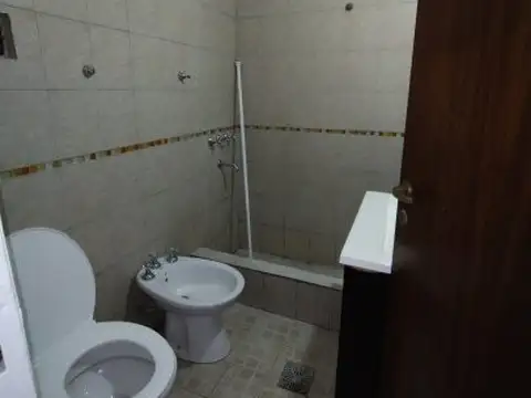 Depto Tipo Casa en Alquiler en Villa Sarmiento, $ 550.000