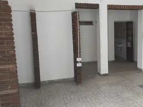 Local en Alquiler en Alberdi, $ 700.000