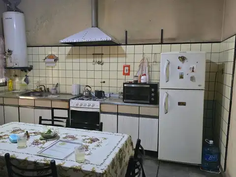 Casa 4 ambientes con 2 baños