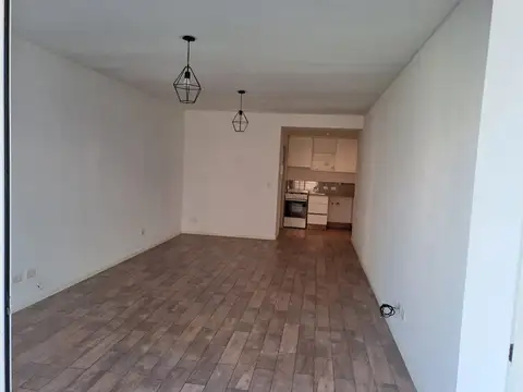 BELGRANO ALQUILER-Amplio monoambientes al frente con balcón a mts plaza.