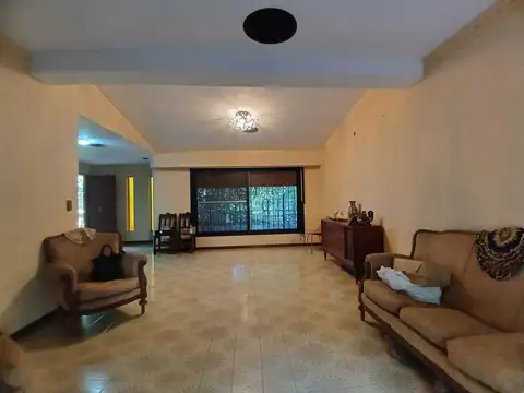 Casa en Venta con 4 cocheras