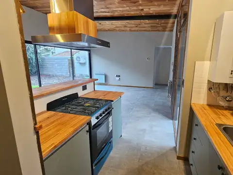 Casa 4 ambientes con 2 baños