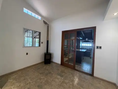 Casa 3 ambientes con 1 baño