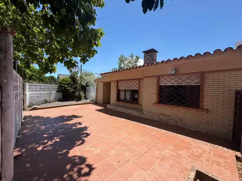 Alquilo casa Salinas garaje 3 dormitorios jardin