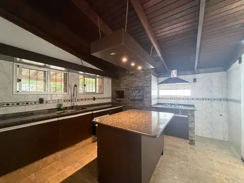 Alquilo casa Salinas garaje 3 dormitorios jardin