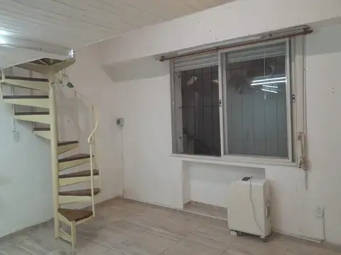 PH DE 4 AMBIENTES CON PATIO Y TERRAZA